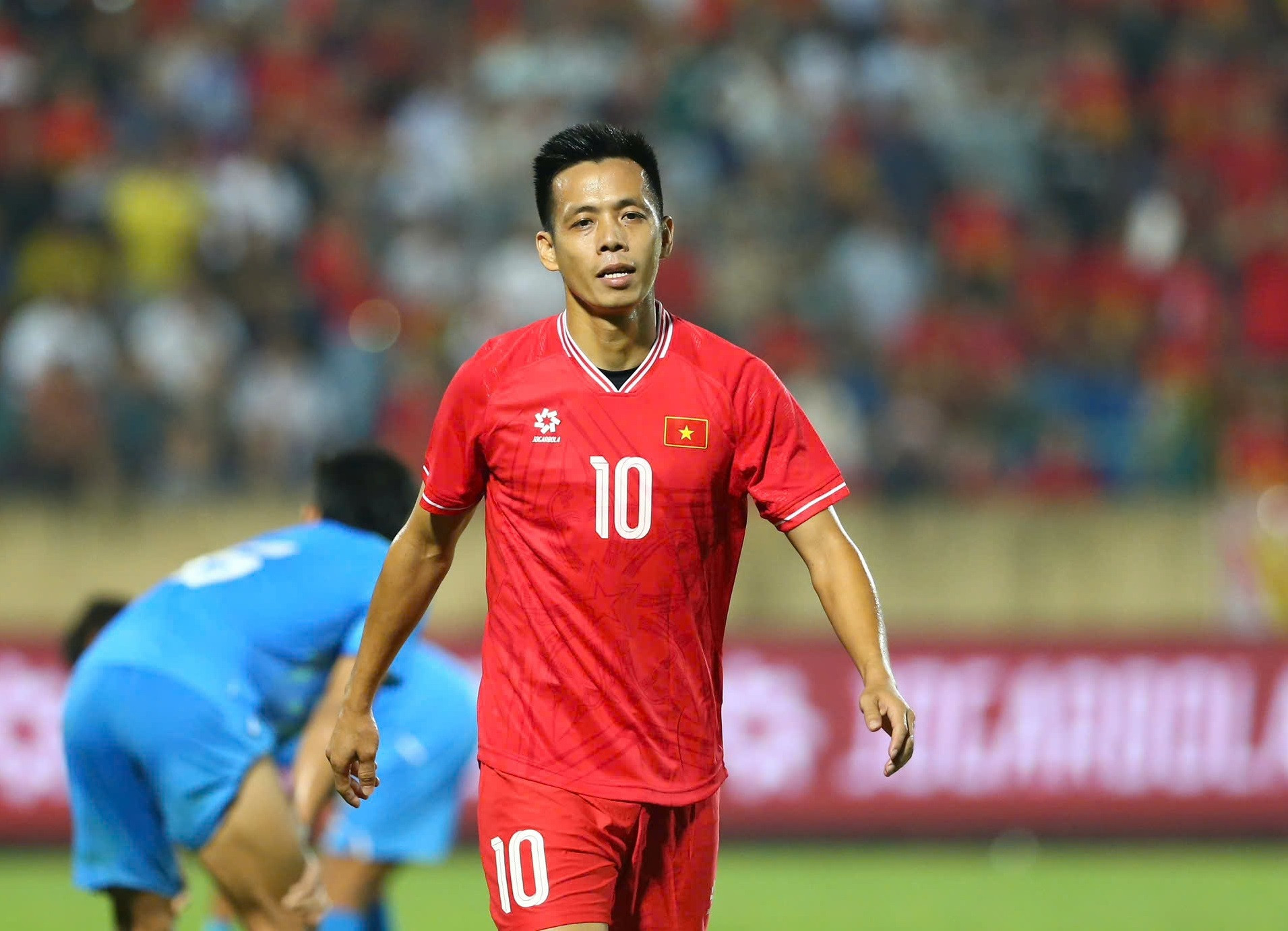 Tình cảnh đảo ngược với tiền đạo Văn Quyết